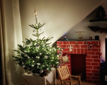 Weihnachtsbaum mit Kamin
